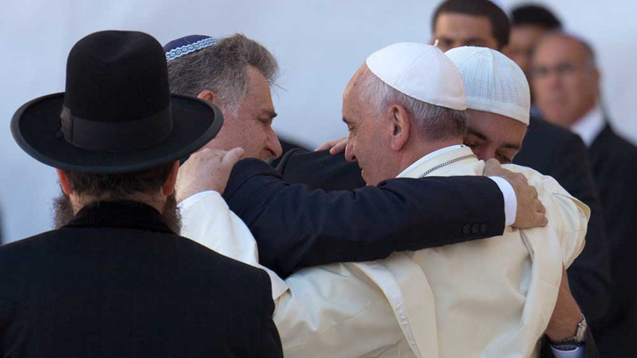 Rabbi Abraham Skorka, Pope Francis, and Omar Abboud at the Western Wall, Jerusalem, 2014. 